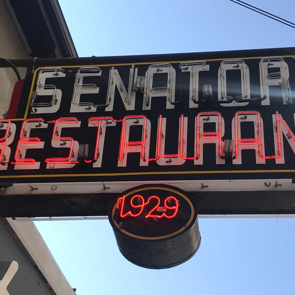 6/28/2017 tarihinde Michael N.ziyaretçi tarafından The Senator Restaurant'de çekilen fotoğraf