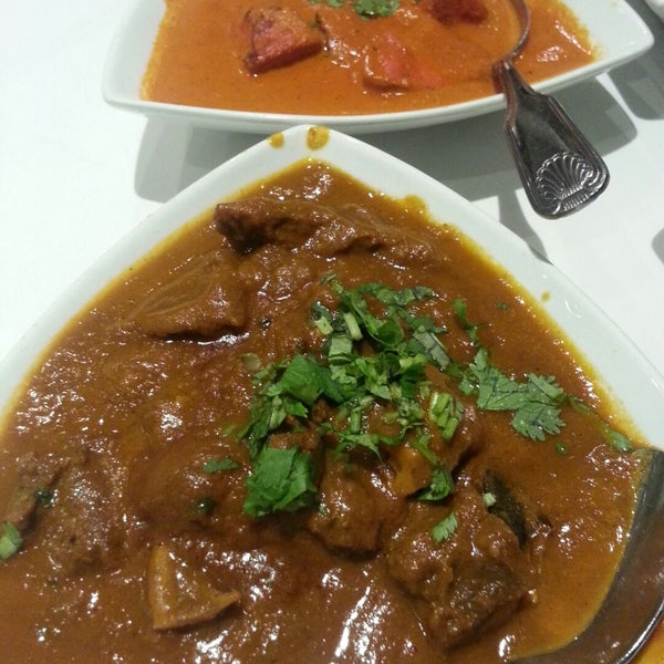 Foto tirada no(a) Darbar Fine Indian Cuisine por Bubba L. em 11/7/2014