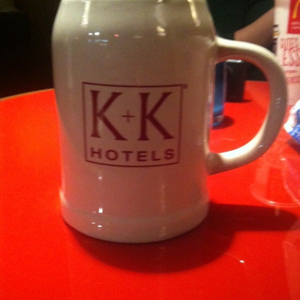 Das Foto wurde bei K+K Hotel am Harras von James L. am 10/5/2013 aufgenommen
