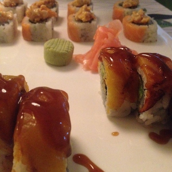 Das Foto wurde bei Banzai Sushi Asian Cuisine von Cristina R. am 1/12/2014 aufgenommen