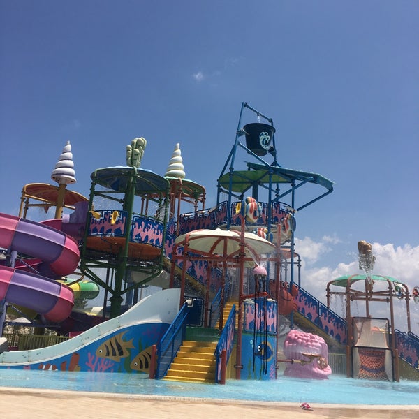 Photo taken at Oasis Aquapark by Özge K. on 6/20/2019
