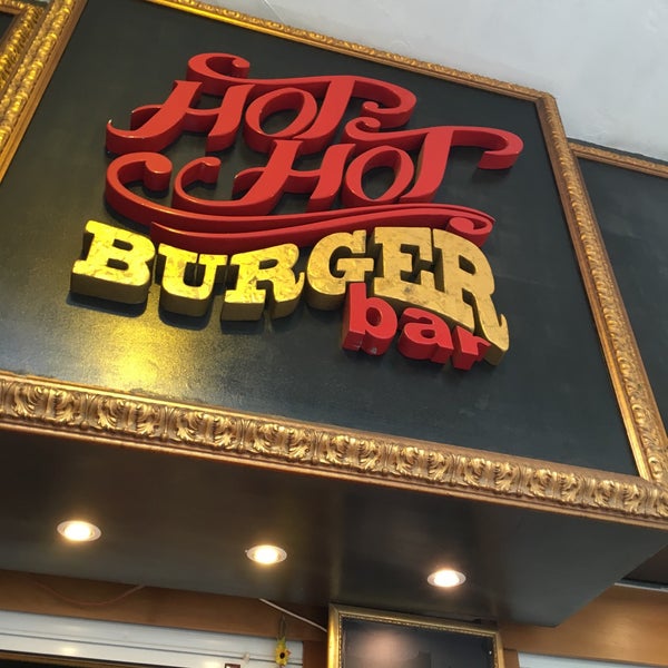 9/6/2016 tarihinde Nuziyaretçi tarafından Hot Hot Burger Bar'de çekilen fotoğraf