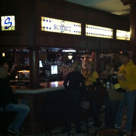 Summit Restaurant & Bar Bar in Iowa City