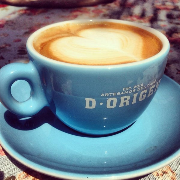 Foto diambil di D·Origen Coffee Roasters oleh D·Origen Coffee Roasters pada 11/3/2013