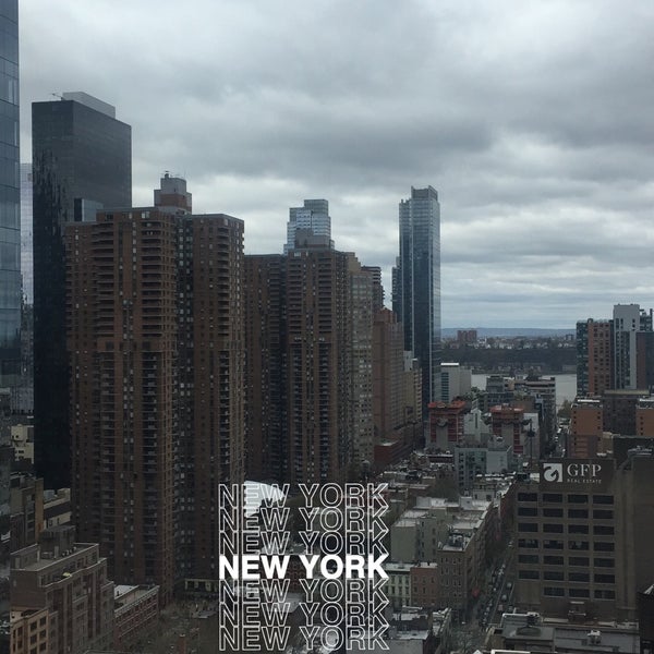 รูปภาพถ่ายที่ The Manhattan at Times Square Hotel โดย Gökhan K. เมื่อ 4/30/2018