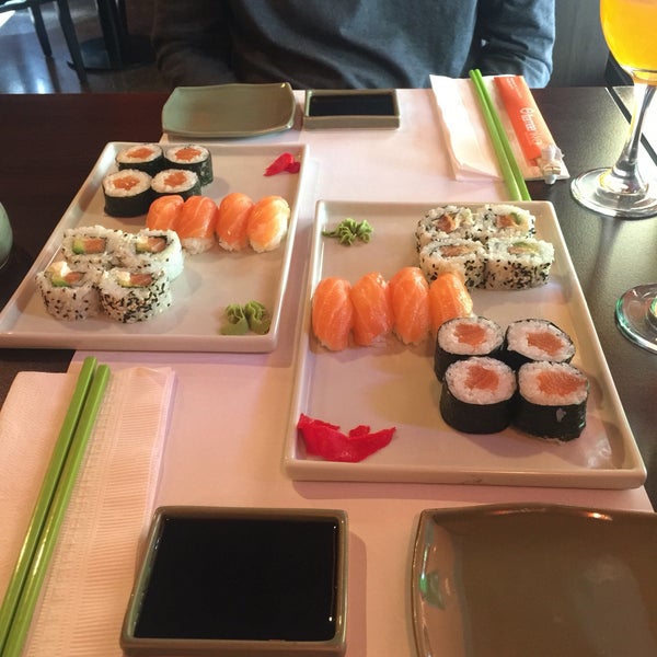 Photo taken at Itamae Sushi by Meli L. on 4/23/2016