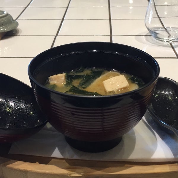 Ortam ve miso soup çok güzel. Sıcak ve samimi, çalışanlar da ilgili.