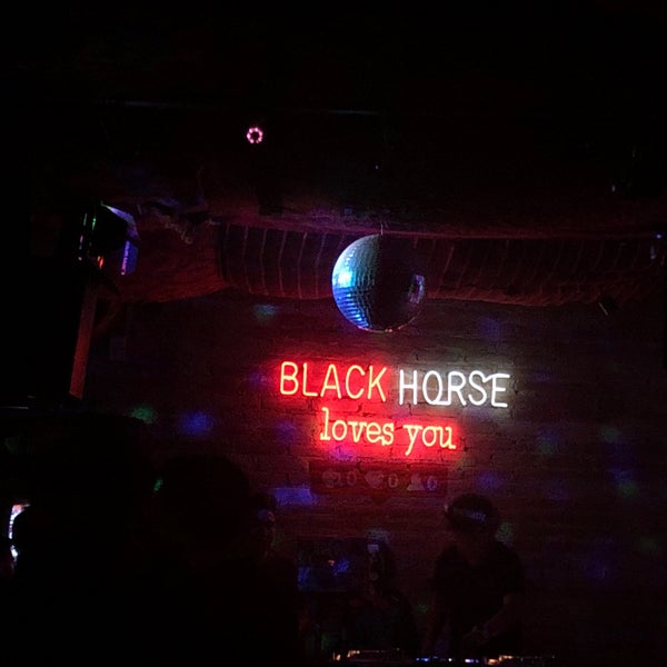 Photo taken at Black Horse by Marianna T. on 5/4/2019