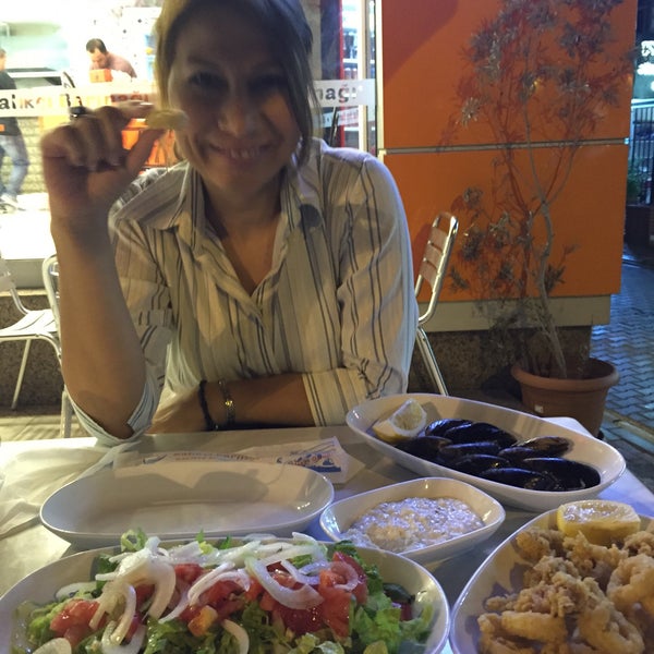 Das Foto wurde bei Balıkçı Barınağı Restaurant von Yasemin K. am 6/27/2015 aufgenommen