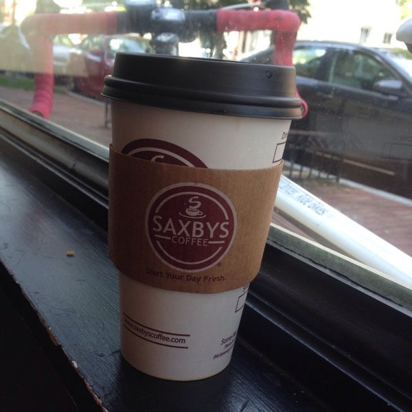 Das Foto wurde bei Saxbys Coffee von Bob T. am 10/9/2014 aufgenommen