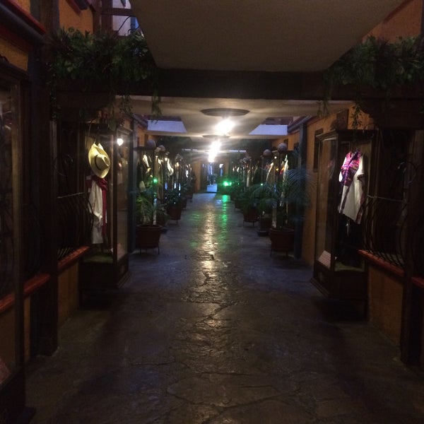 Foto tomada en Hotel Misión Colonial San Cristóbal  por Alex V. el 1/3/2015