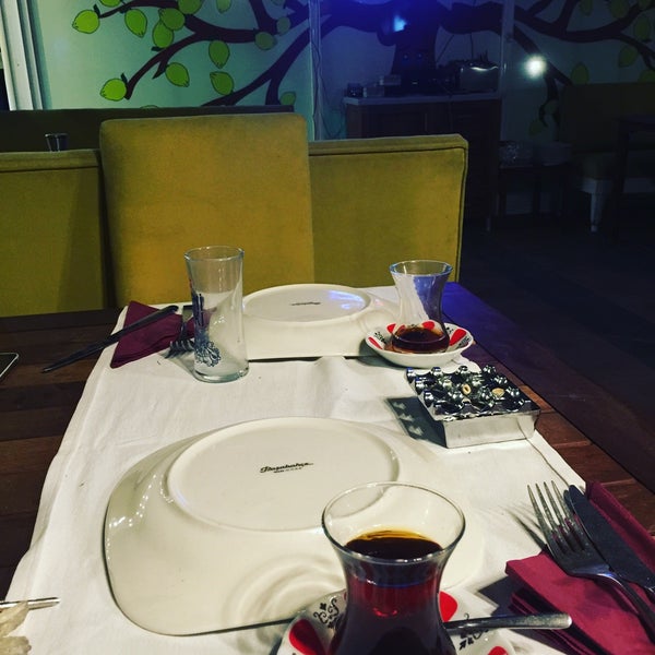 Foto tomada en Limoon Café &amp; Restaurant  por YLZ.yus.nsn Y. el 5/13/2017