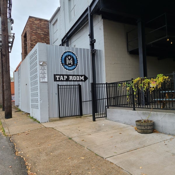 11/21/2020 tarihinde Eric H.ziyaretçi tarafından Memphis Made Brewing'de çekilen fotoğraf