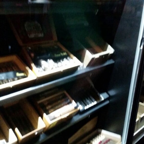 5/16/2015에 Eric H.님이 Mission Tobacco Lounge에서 찍은 사진