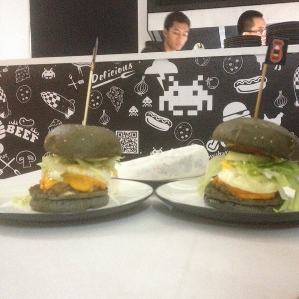 6/13/2014 tarihinde Manhi G.ziyaretçi tarafından Burger Shot'de çekilen fotoğraf