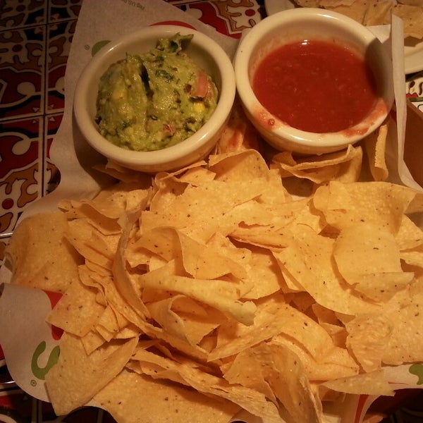 Photo taken at Chili&#39;s Grill &amp; Bar by Lazina T. on 3/27/2014