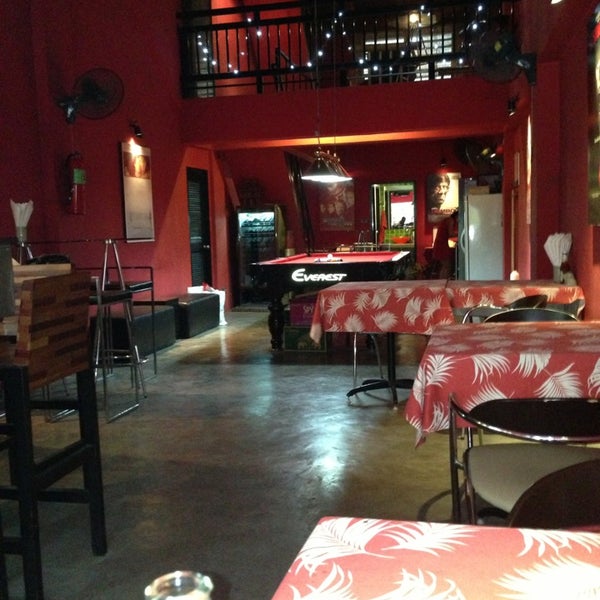 รูปภาพถ่ายที่ My Place Lounge Chiang Mai - Sports Bar &amp; Restaurant โดย Danny K. เมื่อ 2/23/2013
