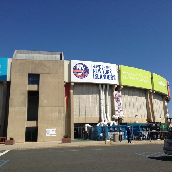Foto tirada no(a) Nassau Veterans Memorial Coliseum por Lino S. em 5/5/2013