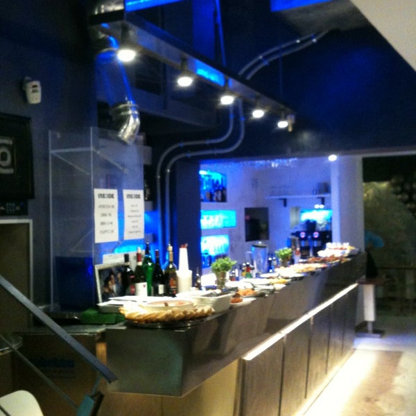รูปภาพถ่ายที่ Inside Restaurant &amp; Cocktail Bar โดย marcello m. เมื่อ 9/7/2013
