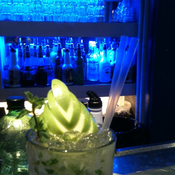 Das Foto wurde bei Inside Restaurant &amp; Cocktail Bar von marcello m. am 9/7/2013 aufgenommen