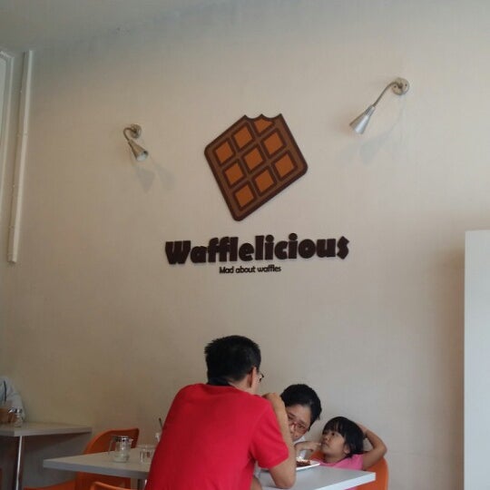 Photo taken at Wafflelicious by 현주 박. on 5/3/2014