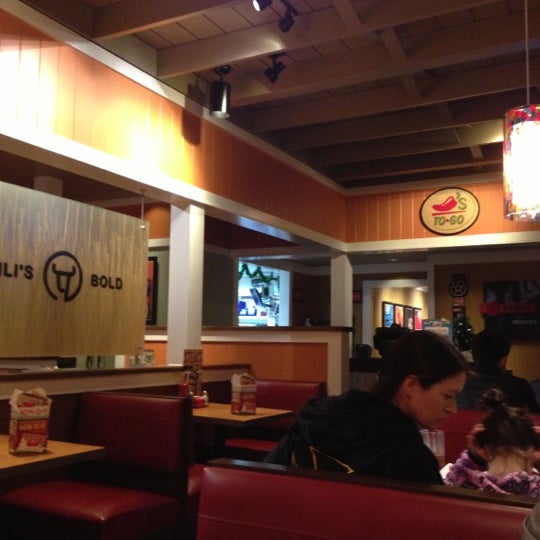 Photo taken at Chili&#39;s Grill &amp; Bar by Ken5i on 12/11/2012