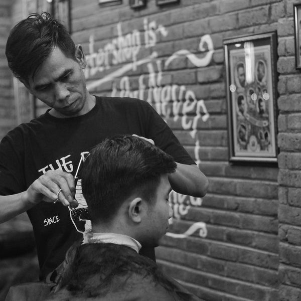 Roots барбершоп. барбершоп мужчина брутальный отдыхает. рутс барбершоп. Roots барбершоп. Roots барбершоп.