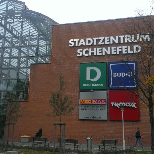 Photo taken at Stadtzentrum Schenefeld by Albert B. on 10/11/2013