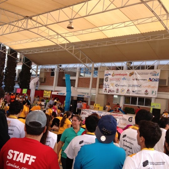 รูปภาพถ่ายที่ Colegio Alemán de Torreón โดย Jesus B. เมื่อ 11/11/2012