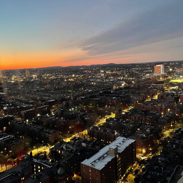 รูปภาพถ่ายที่ Boston Marriott Copley Place โดย Yazeed M. เมื่อ 11/25/2021