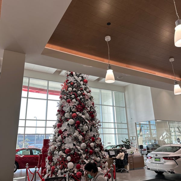 Wondries Toyota Car Dealership in Alhambra