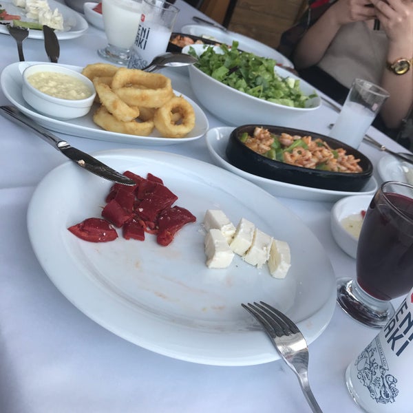 4/15/2018 tarihinde Murat B.ziyaretçi tarafından Ada Balık Restaurant'de çekilen fotoğraf