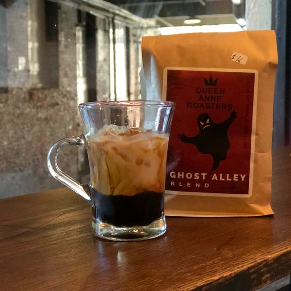 4/19/2018 tarihinde Emily B.ziyaretçi tarafından Ghost Alley Espresso'de çekilen fotoğraf