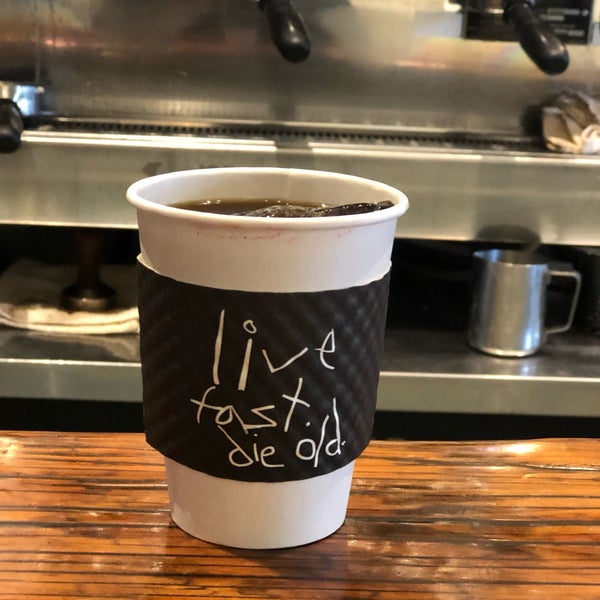 Das Foto wurde bei Trouble Coffee von Emily B. am 1/10/2019 aufgenommen