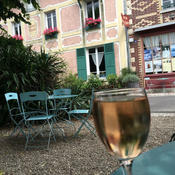 Foto tomada en Ancien Hôtel Baudy  por Jacqueline C. el 7/21/2016