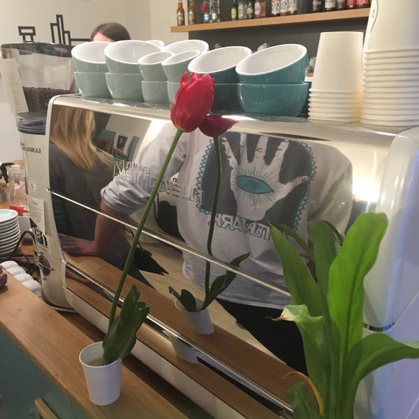 5/9/2017 tarihinde Diana H.ziyaretçi tarafından DOT. Espresso Bar'de çekilen fotoğraf