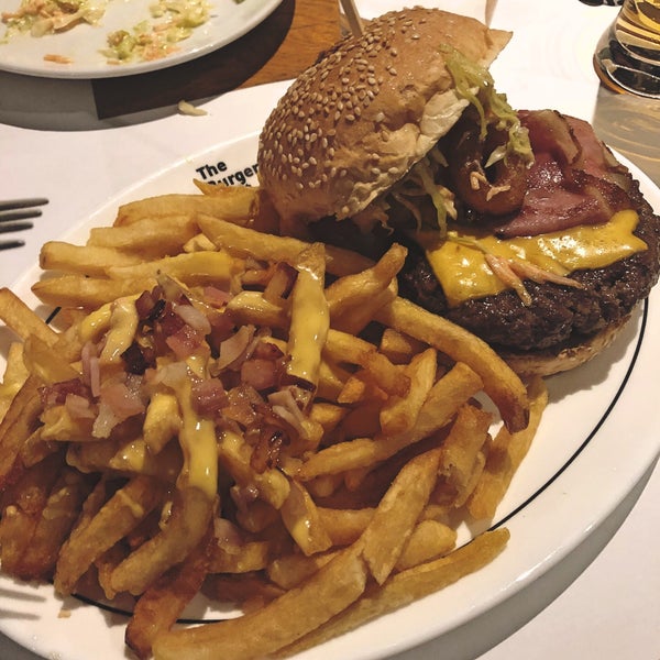 รูปภาพถ่ายที่ The Burger Joint โดย Stathis M. เมื่อ 1/30/2019