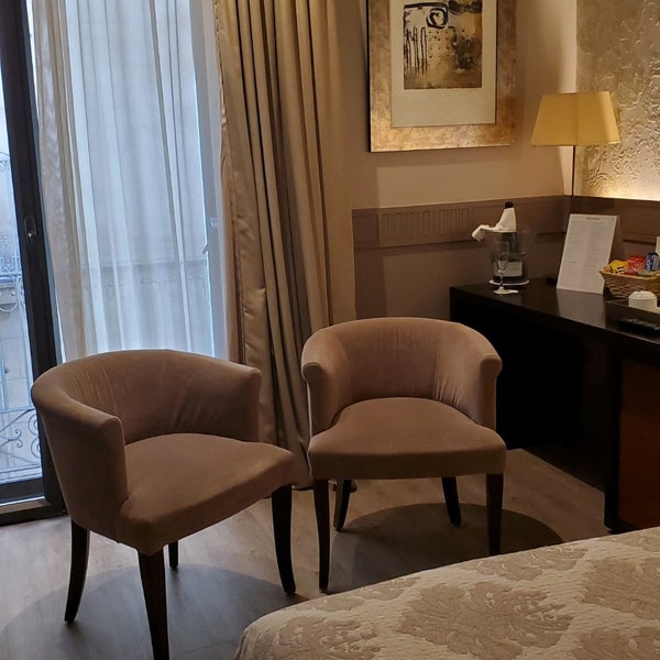 2/10/2020 tarihinde Rachel D.ziyaretçi tarafından Hotel Duquesa de Cardona'de çekilen fotoğraf