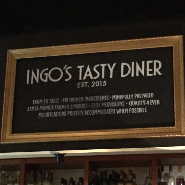 Foto diambil di Ingo&#39;s Tasty Diner oleh Frosty pada 3/7/2017