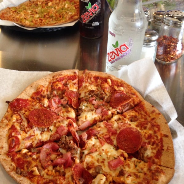 Photo taken at The Healthy Pizza Company by Sammy B. on 7/24/2013