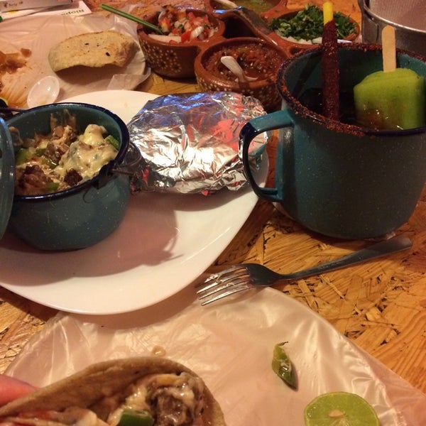 รูปภาพถ่ายที่ Tacos de Sonora y Antojería โดย Maria Luisa เมื่อ 7/19/2014