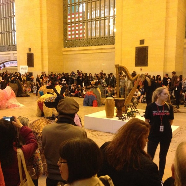 รูปภาพถ่ายที่ Nick Cave&#39;s HEARD•NY at Grand Central Terminal โดย Tim G. เมื่อ 3/30/2013