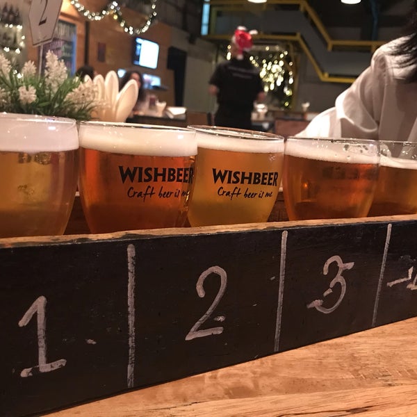 Photo taken at Wishbeer by Chale C. on 12/25/2018