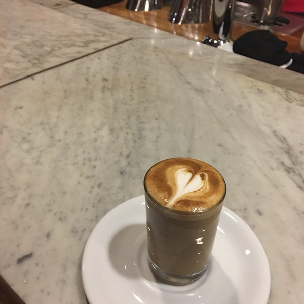 Foto scattata a Public Espresso + Coffee da Carllee C. il 9/23/2016