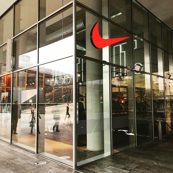 In tegenspraak Extremisten Vel Nike Store HQ - Sporting Goods Shop in Zona 9