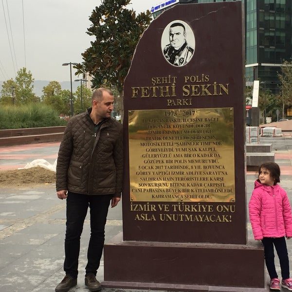 Foto diambil di Şehit Polis Fethi Sekin Parkı oleh Serdar İ. pada 11/18/2017