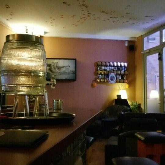 12/31/2015 tarihinde Vitaliy V.ziyaretçi tarafından Gin Chilla Bar'de çekilen fotoğraf