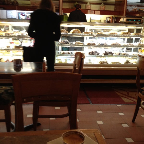 5/2/2013 tarihinde joseph n.ziyaretçi tarafından Pasticceria Bruno Bakery'de çekilen fotoğraf