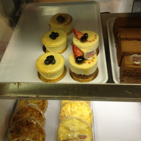 Foto diambil di Richol Cafe &amp; Bakery oleh joseph n. pada 3/15/2013