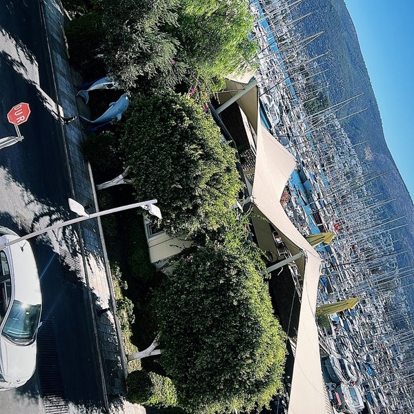 รูปภาพถ่ายที่ DoubleTree by Hilton Bodrum Marina Vista โดย Şafak B. เมื่อ 10/3/2022